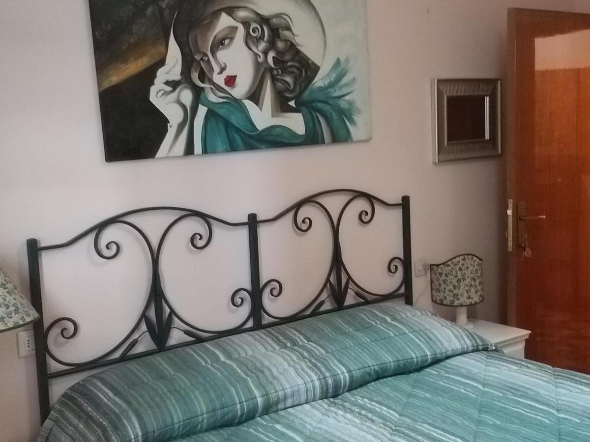 Antica Casa Di Famiglia Hotel Castiglione del Lago Bagian luar foto