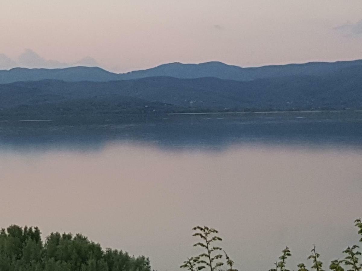 Antica Casa Di Famiglia Hotel Castiglione del Lago Bagian luar foto