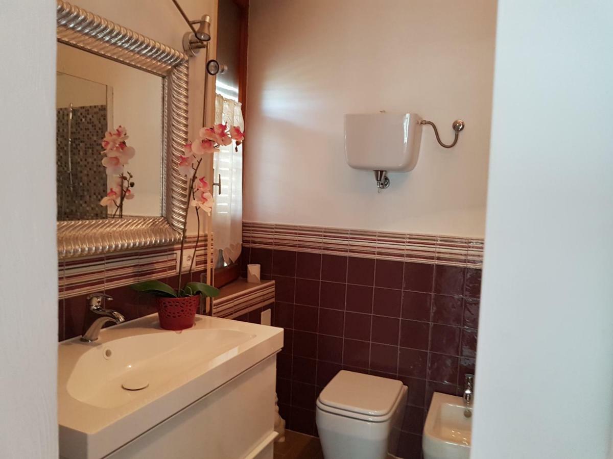 Antica Casa Di Famiglia Hotel Castiglione del Lago Bagian luar foto