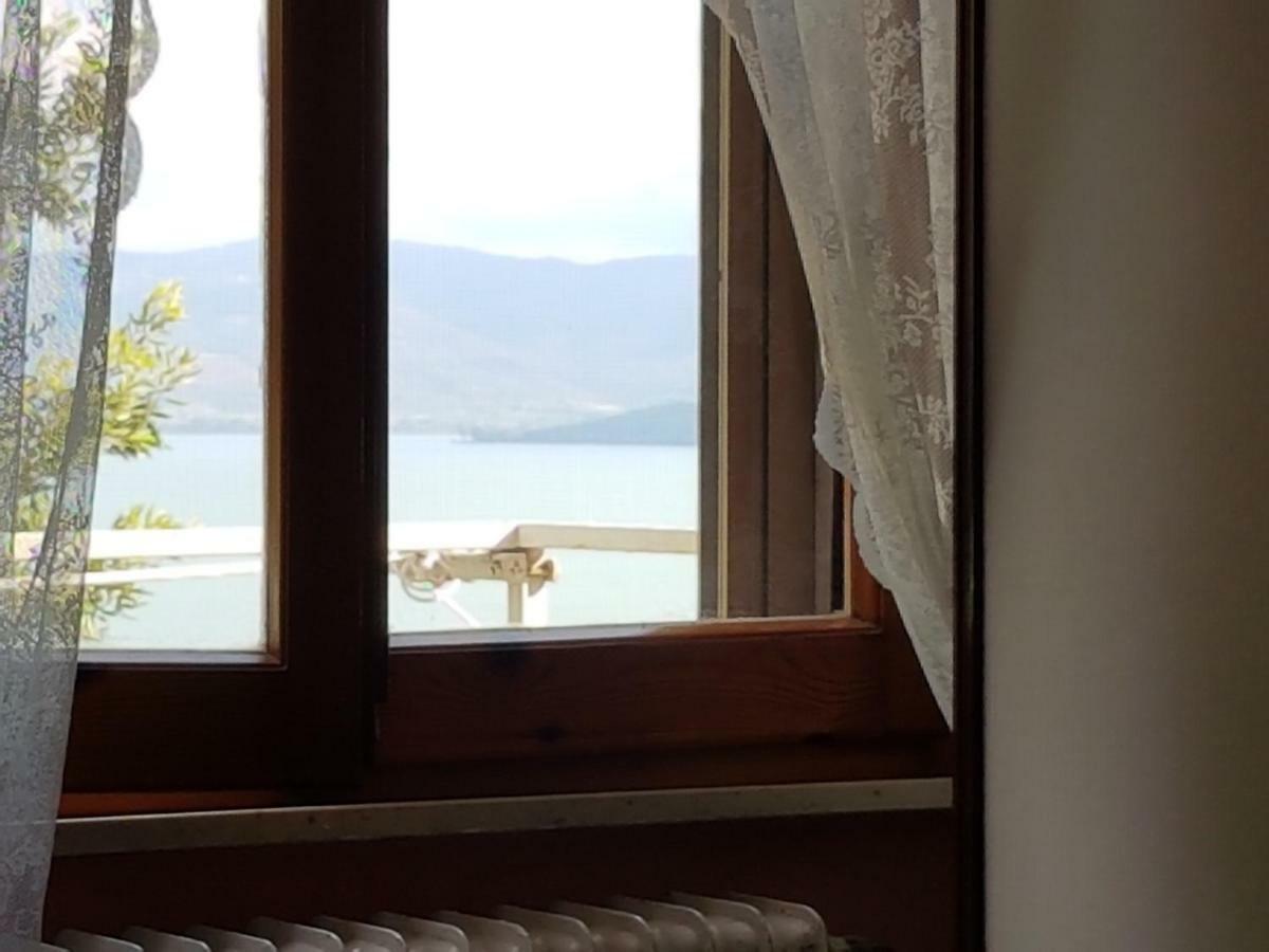 Antica Casa Di Famiglia Hotel Castiglione del Lago Bagian luar foto