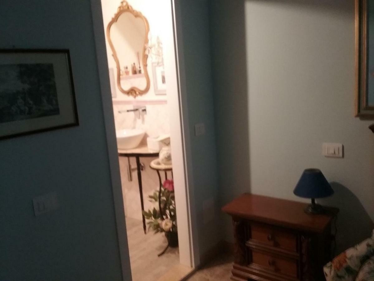 Antica Casa Di Famiglia Hotel Castiglione del Lago Bagian luar foto