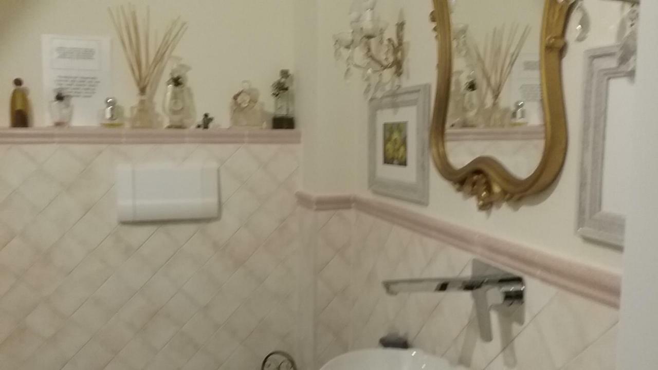 Antica Casa Di Famiglia Hotel Castiglione del Lago Bagian luar foto