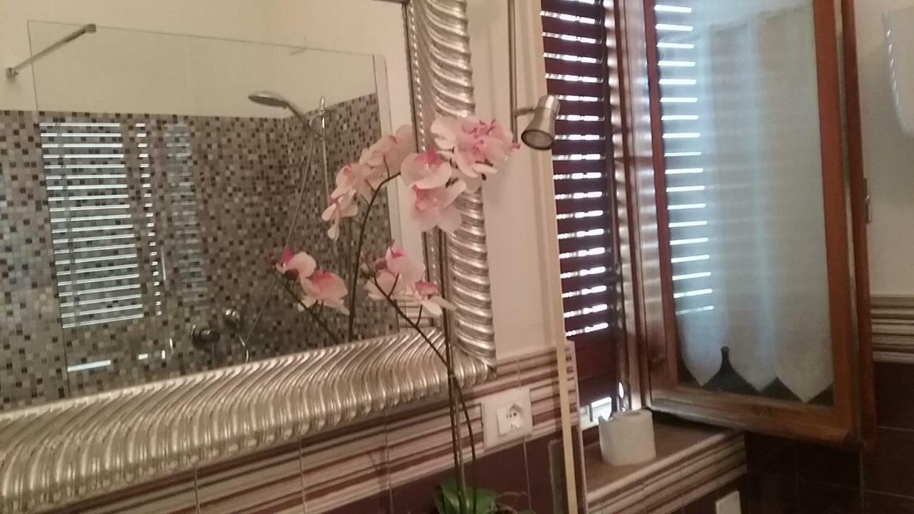 Antica Casa Di Famiglia Hotel Castiglione del Lago Bagian luar foto